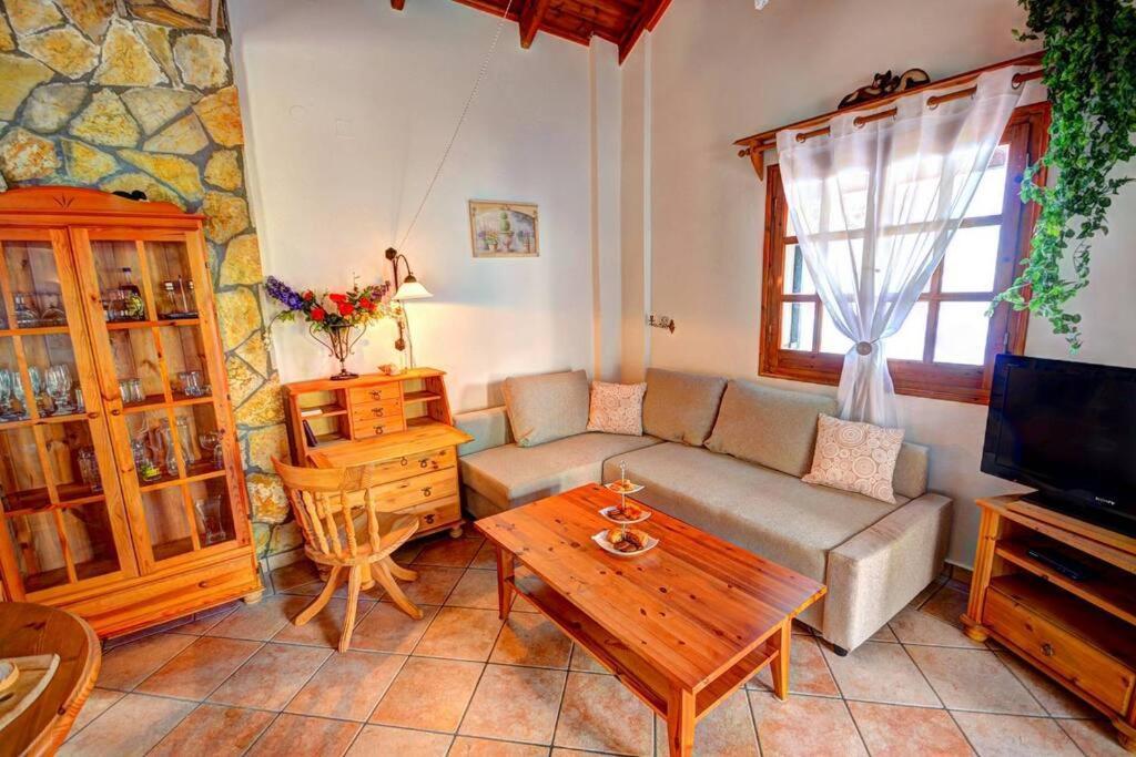 Rolling Stolis Home Katavolos Exterior photo