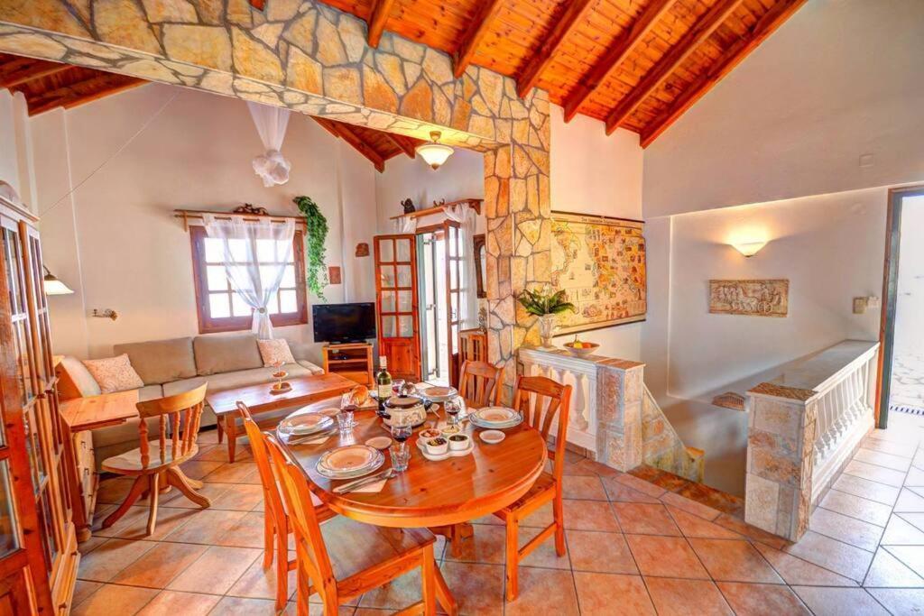 Rolling Stolis Home Katavolos Exterior photo